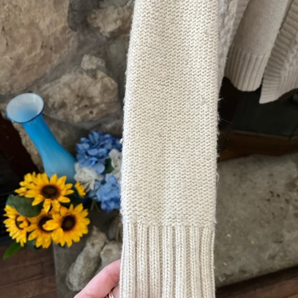 Very comfy, but well loved sweater - Picture 2 of 5